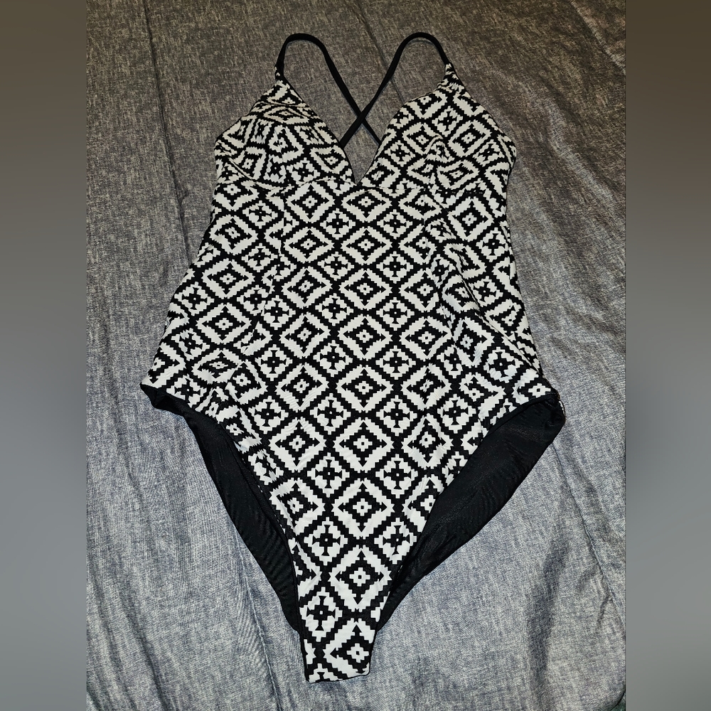 Reversible bathing suite